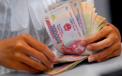 'Việt Nam cần giảm chi lương cho cán bộ khu vực công'