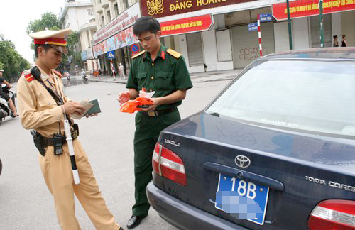 Ôtô không sang tên đổi chủ sẽ bị phạt từ 2015