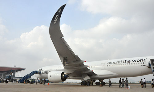 Airbus trình diễn máy bay mới A350 tại Hà Nội