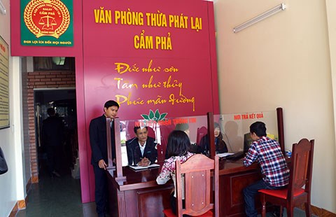 Cần tăng phí tống đạt cho thừa phát lại?