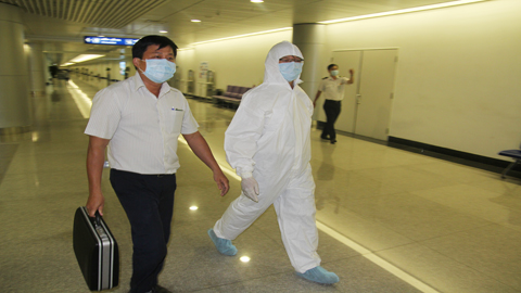 Hai khả năng khiến người nghi nhiễm Ebola “lọt lưới” máy đo