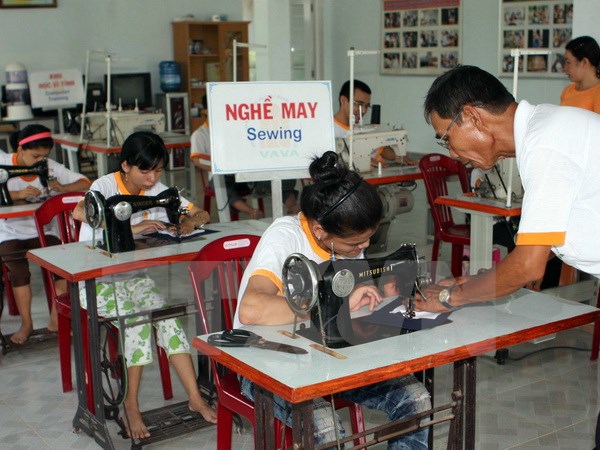 Xây trung tâm nuôi dưỡng, dạy nghề cho nạn nhân chất độc da cam