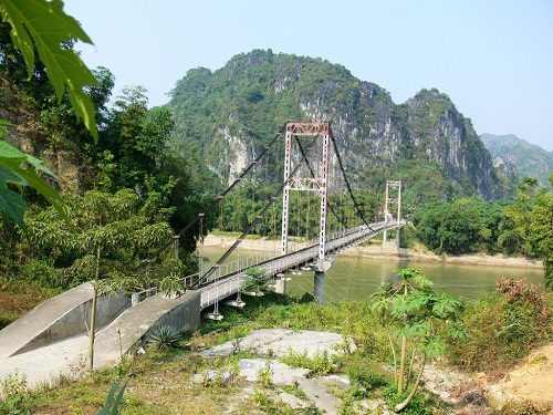 Xây thủy điện 1.100 tỷ bên suối cá thần Cẩm Thủy gây chấn động