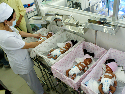 Mức sinh của Việt Nam biến động khó lường