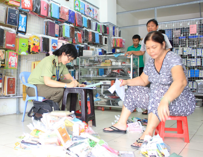 Thu giữ gần15.000 phụ kiện trang trí điện thoại nhập lậu