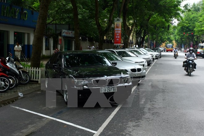 Lượng ôtô nguyên chiếc nhập về Việt Nam tiếp tục tăng hơn 30%