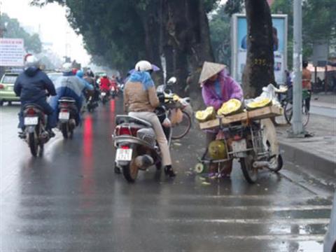 Thêm cớ phạt dân:Dừng xe mua hàng vỉa hè sẽ bị phạt!
