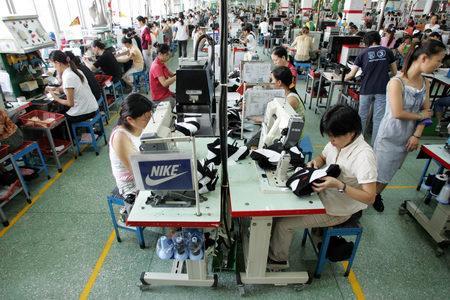 Năng suất lao động Việt Nam ngang Lào: Vì thiếu chất xám