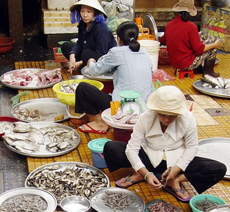 Tôm độc hại: Nước ngoài cấm, để bán trong nước cho dân nghèo