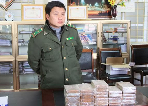 Kiểm lâm viên 'bán mình' vận chuyển thuê 30 bánh heroin