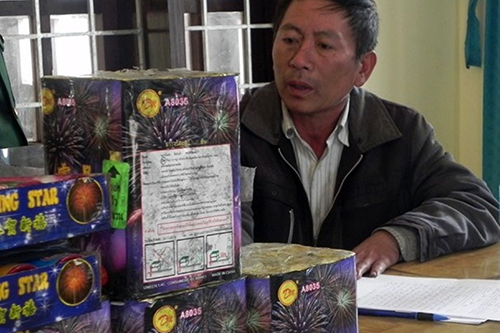 1.000 quả pháo lậu giấu trong than củi