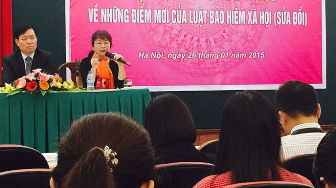 Vợ sinh con, chồng được nghỉ việc tối thiểu 5 ngày
