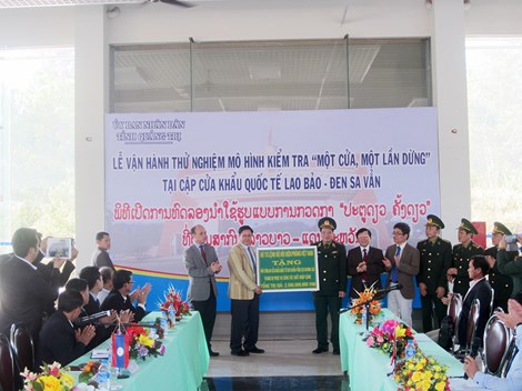 Xuất, nhập qua Cửa khẩu quốc tế Lao Bảo sẽ 'một cửa một lần dừng'