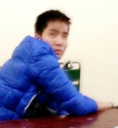 Bố phê ma túy bế con chạy vào trụ sở công an