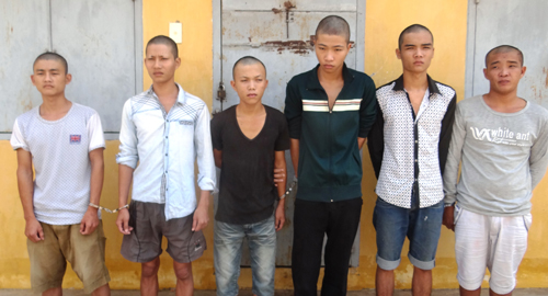 Trói người đi đường, cướp tài sản trong đêm