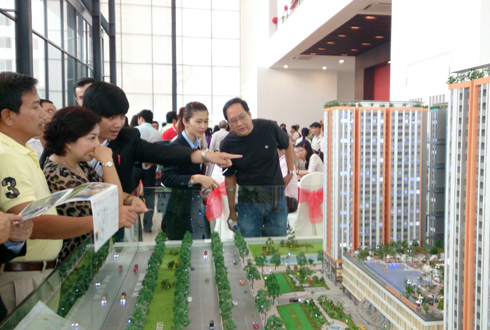 Thu nhập bạc tỷ, môi giới địa ốc ăn Tết lớn