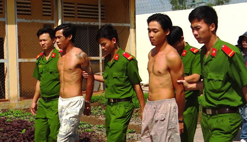 Cảnh sát bao vây rừng tràm bắt hai tên cướp