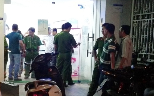 Nữ nhân viên cửa hàng sữa bị 9 vết đâm, mất 2 triệu đồng