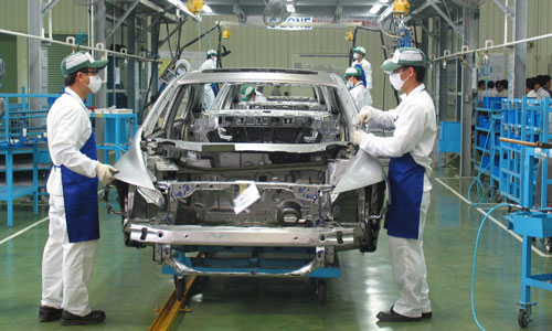 Ngành ôtô đứng trước lựa chọn tự sản xuất hay đi buôn