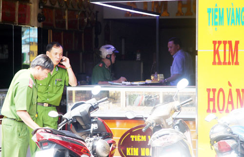 Người Sài Gòn vây bắt kẻ cướp tiệm vàng