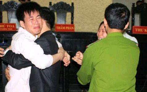 Chánh án khóc khi bị cáo được tuyên vô tội