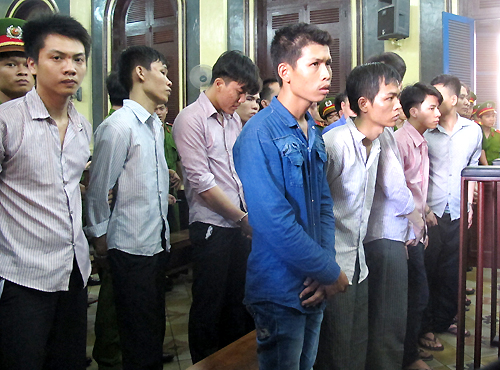 Băng nhóm chém người, cướp xe ở vùng ven Sài Gòn
