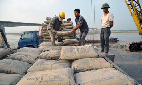 Doanh nghiệp xuất khẩu xi măng dè chừng lẫn nhau