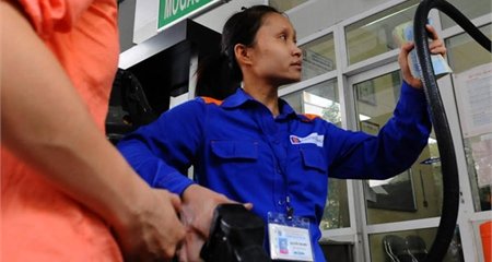 Còn đâu 'quyền năng' Quốc hội với giá xăng?