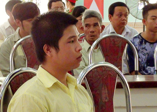 Đánh gãy hai tay bạn vì lời thách đố