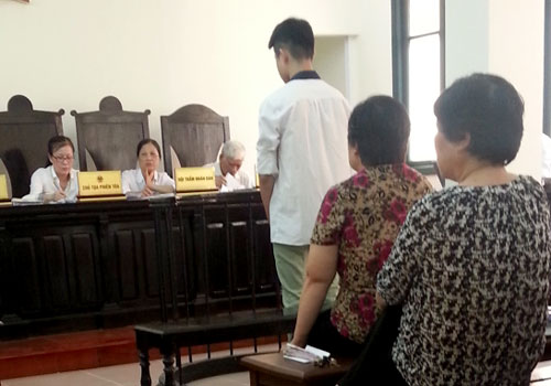 Nam sinh đẹp trai xâm hại bé hàng xóm