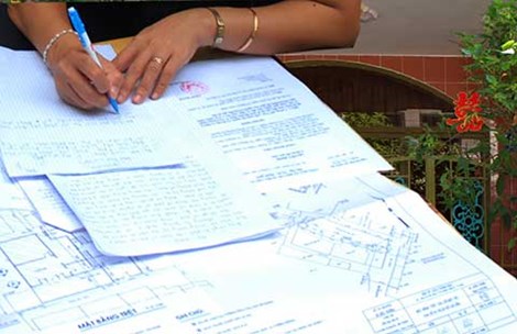 Dân khổ vì chấp hành viên lề mề