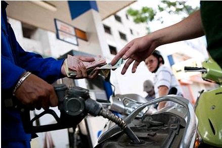 Xăng dập dình tăng giá, lợi nhuận DN xăng dầu quá lớn
