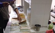 Mang súng áp tải xe chở 20 bánh heroin xuyên quốc gia
