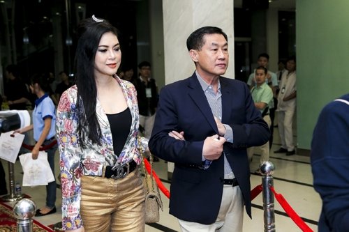 Đại gia Việt: Chiều vợ trẻ theo kiểu đế vương