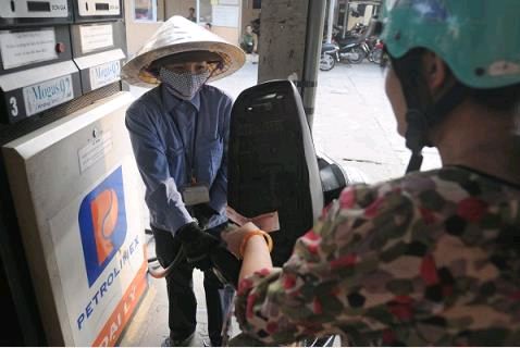 Đại lý xăng dầu nhận hoa hồng khủng, dân mua giá cao