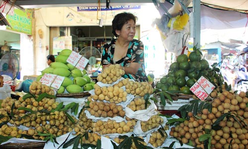 Trái cây ngoại áp đảo đặc sản Việt