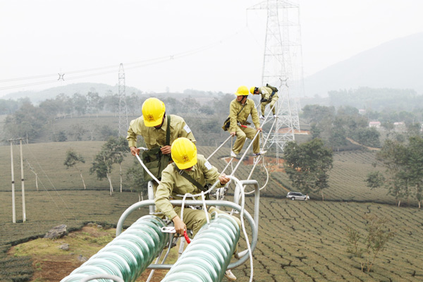 Xóa bỏ độc quyền điện, xăng dầu