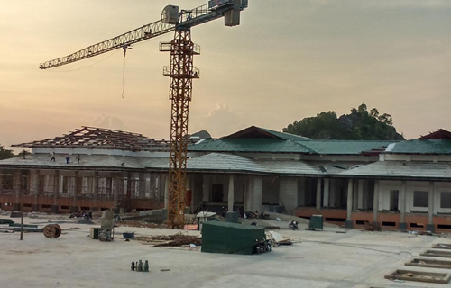 Đánh công nhân, ép nhà thầu chi tiền bảo kê