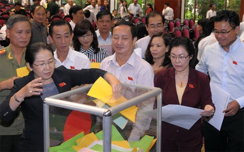 Cuối năm 2014 vẫn lấy tín nhiệm theo cách cũ?