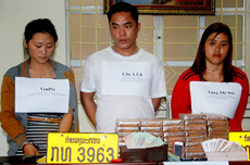 Hai cô gái áp tải xe chở 42 bánh heroin