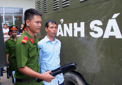 Suýt thiêu sống vợ vì câu nói thách