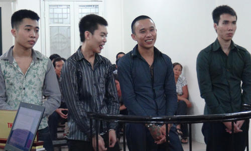 Gây hấn trong quán karaoke để quỵt tiền thanh toán