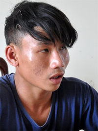 Cầm dao tấn công trưởng công an xã