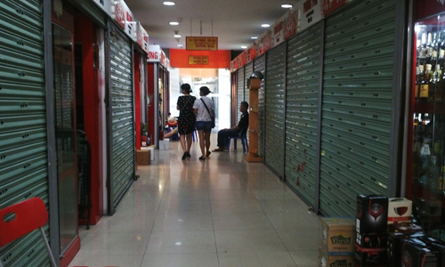 Chợ hạng sang cả ngày không có khách