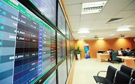 Chứng khoán mạnh tay thải loại hàng hóa niêm yết kém chất lượng