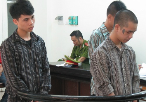Bán người yêu cùng hàng loạt thiếu nữ vào nhà chứa