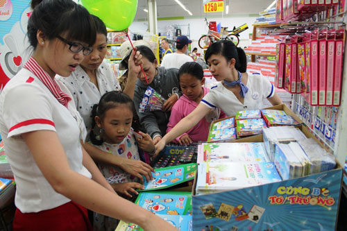 Hàng nội chiếm lĩnh thị trường đồ dùng học tập