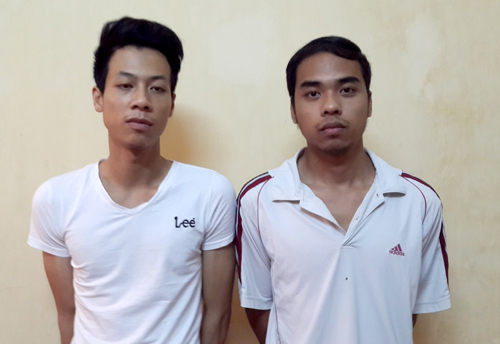 Phi thân qua cửa sổ taxi để thoát nhóm đòi nợ