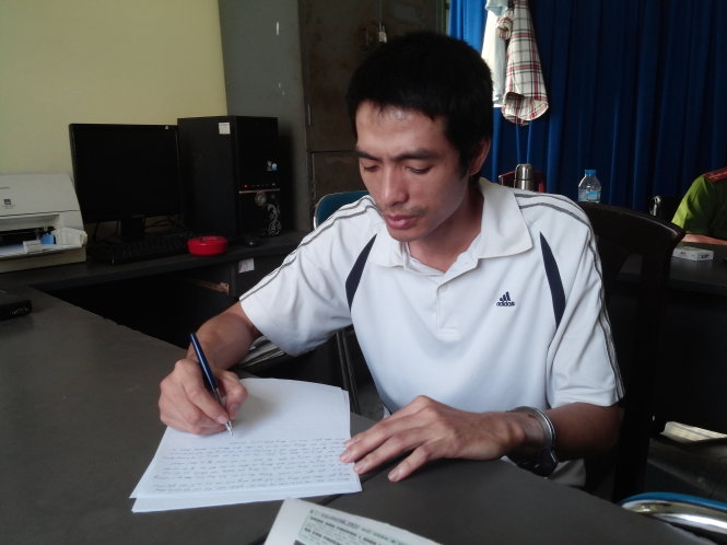 Đâm chết vợ, xả nước cho ngạt con 10 tháng tuổi