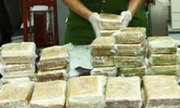 Nổ súng bắt ba người trên ôtô chở 4 bánh heroin